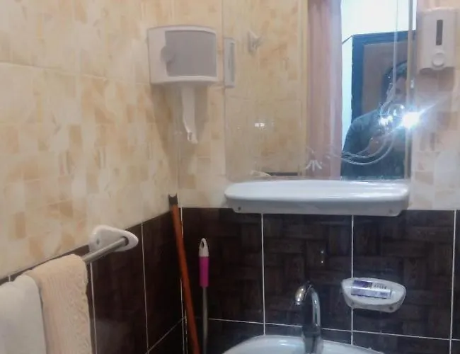 Apartment Yasin - Enjoy The Privacy Of Staying In A Quiet With Free Wi-fi As Your Complete Second In The Heart Of *